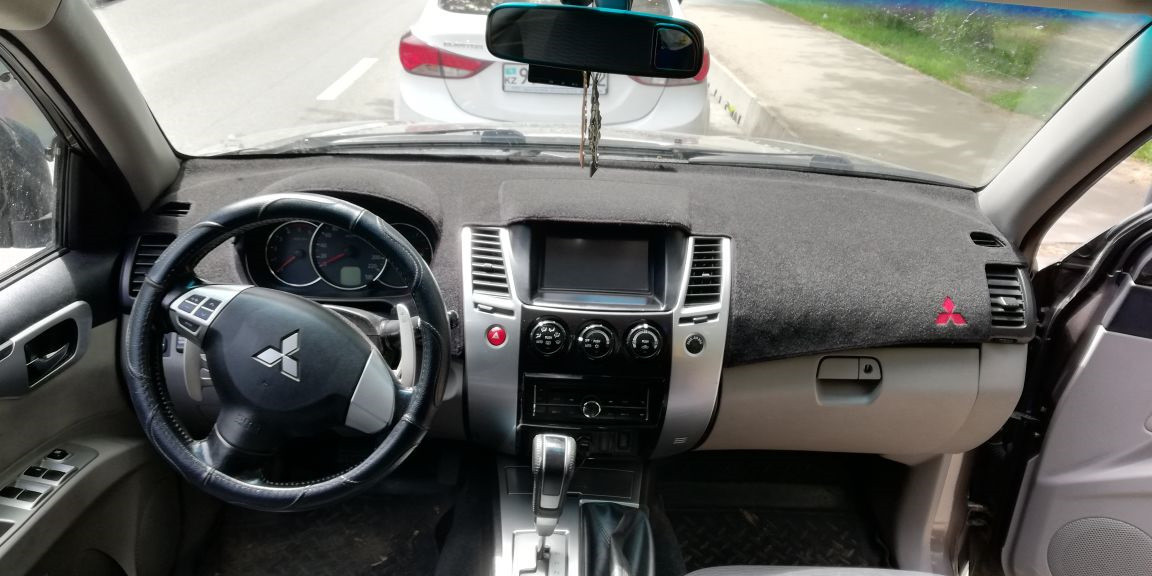 Накидка на панель приладів MITSUBISHI L-200 Pickup (с чашей) 2005-2015