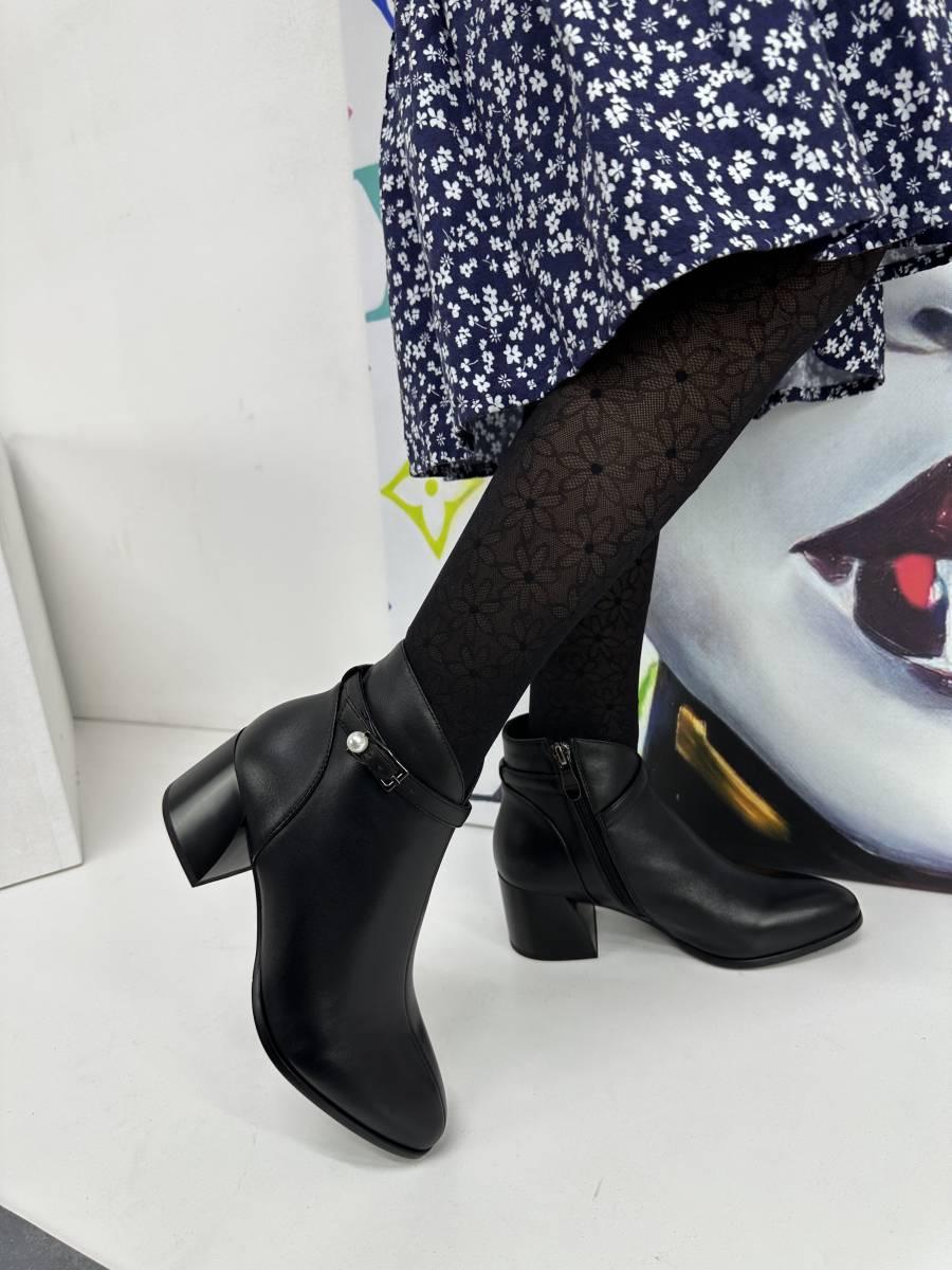 Жіночі шкіряні ботильйони LadyMarcia S870-22-Y164B(M) чорні 33
