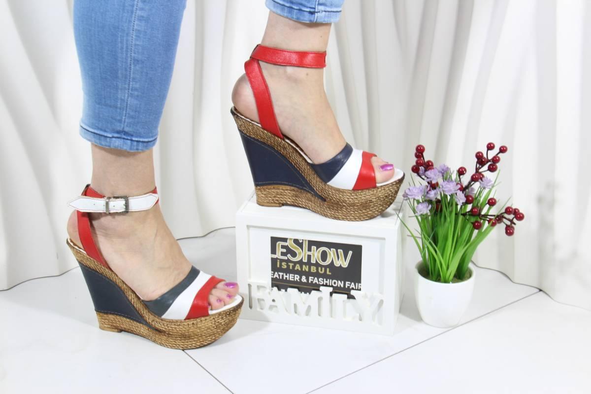 Босоножки жіночих Guero 577-Tomи шкіряні на танкетці 37, фото 1