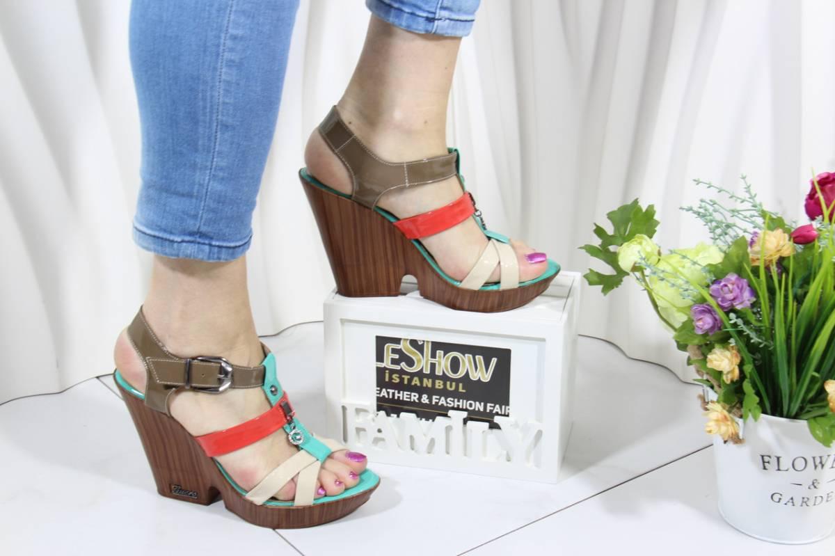 Босоніжки жіночі Guero 34-510-50-51-57-48 яскраві шкіряні на танкетці 37, фото 1