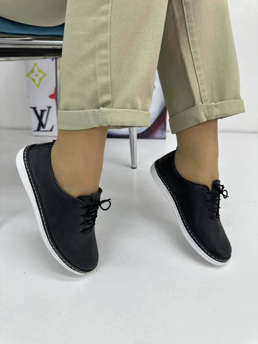 Мокасини жіночі Aras Shoes 401-1-siah Чорні на шнуровці 37