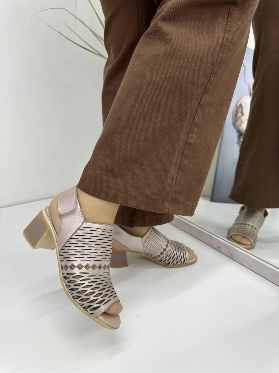 Босоніжки жіночі закриті Aras SHoes 039-powder 37