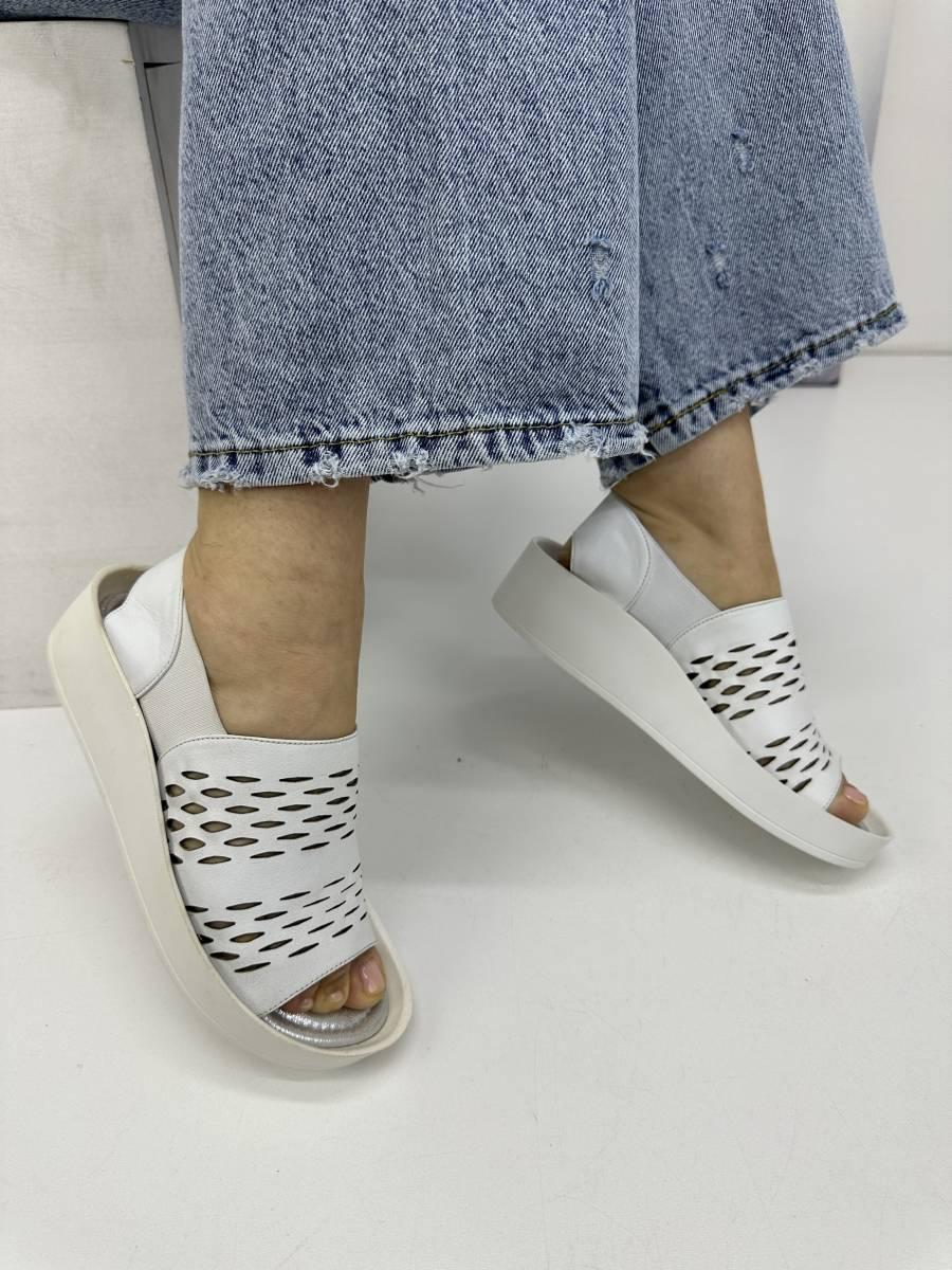 Жіночі босоніжки 4Shoes 08764-White шкіряні білі на танкетці 38