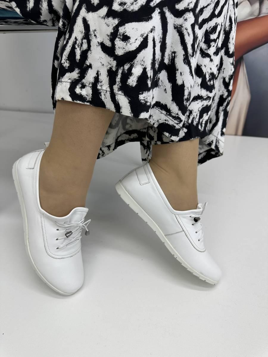 Мокасини жіночі Aras Shoes 408-beyaz білі на низькому ходу 37