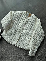 Миленька весняна жіноча куртка з рельєфними сердечками незвичайна легкий бомбер