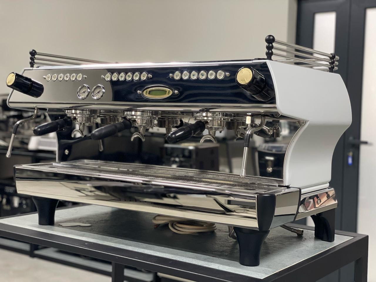 Кавомашина професійна La Marzocco 3HS