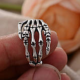 Чоловіче кільце з черепом і кістками з неіржавкої сталі, колір срібло, розмір регулюється, фото 3