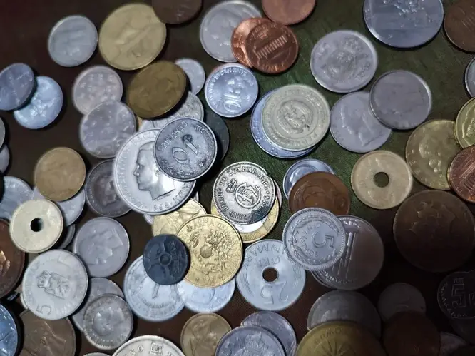 🌍💰 Альбом монет: 80 країн — 80 історій у вас у руках!