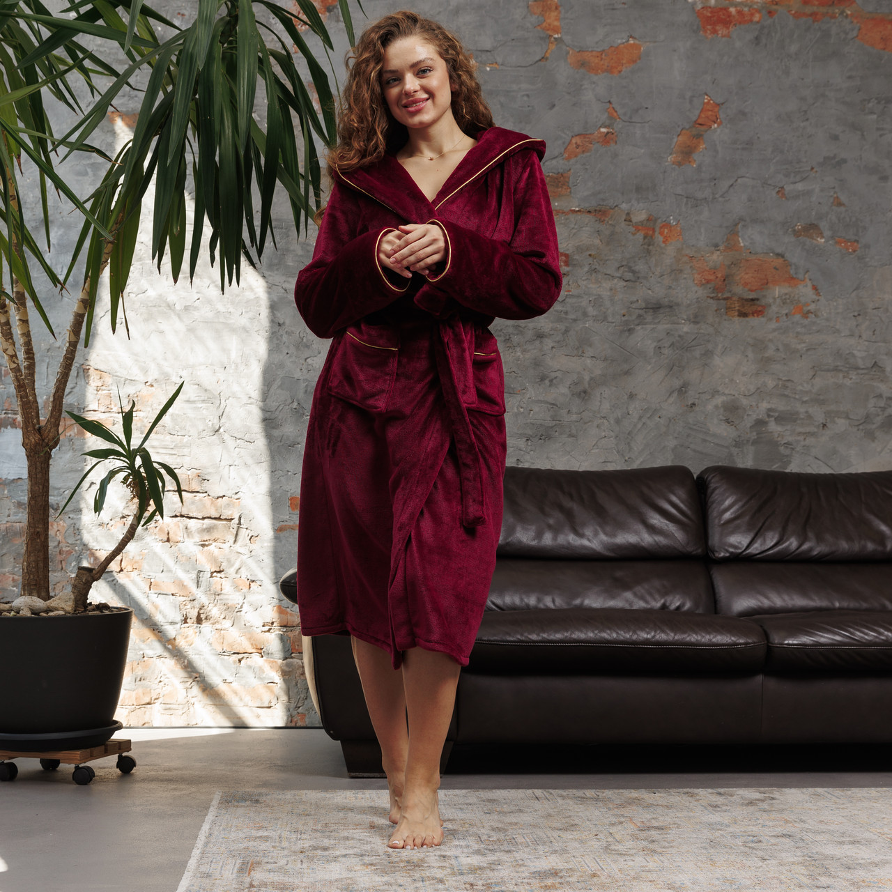 Махровий жіночий турецький халат довгий з капюшоном і кантом бордовий, Красиві домашні жіночі халати