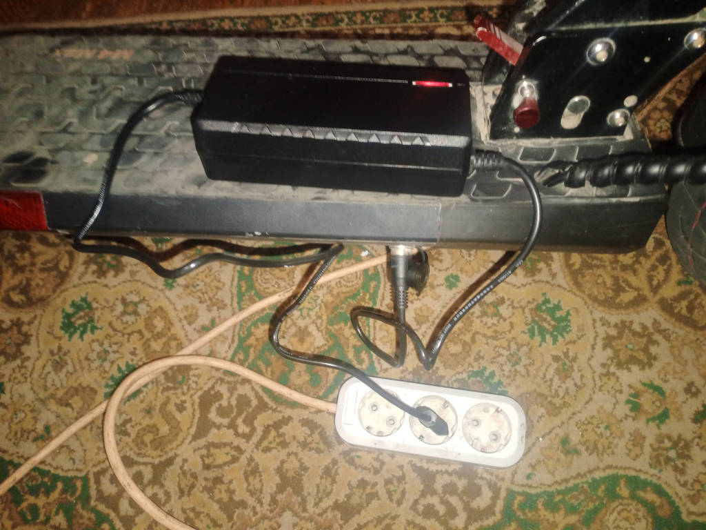 Зарядний пристрій для електросамокату Kugoo M4 48V (54.6V) 2.0 A - фото покупців 1