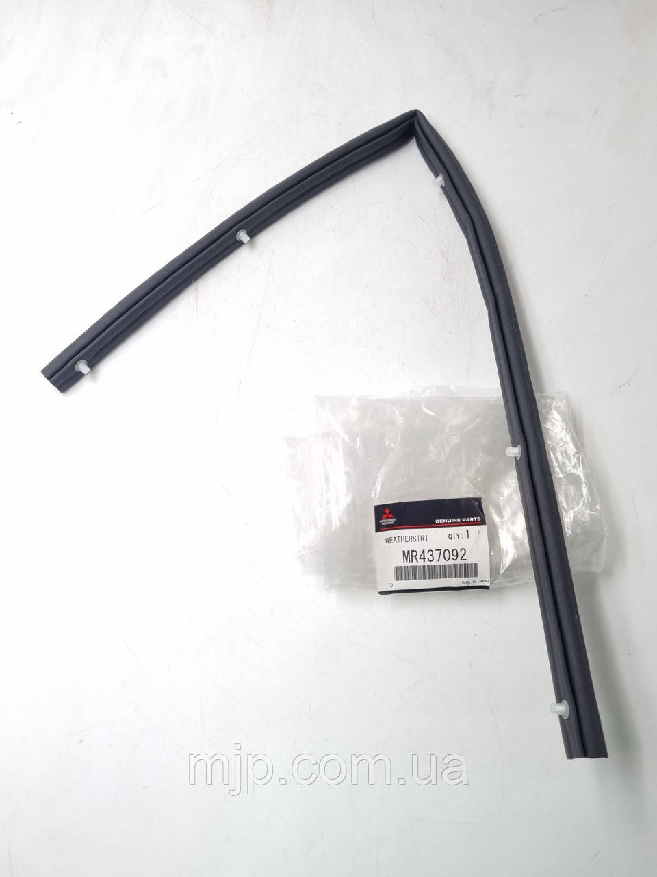 Ущільнювач капота передній правий, оригінал MR437092, фото 1