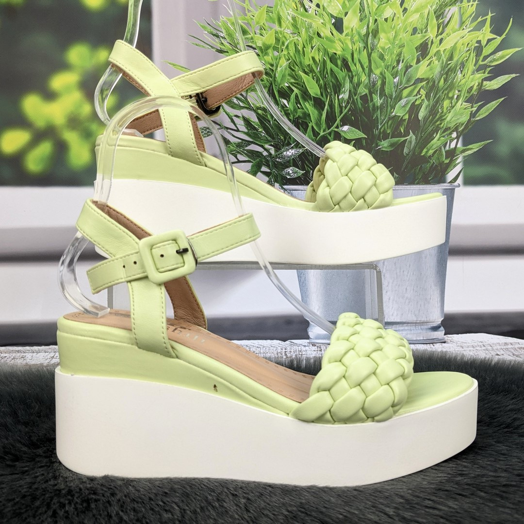 Босоніжки жіночі Башили салатові на платформі 4810