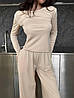 Бежевий жіночий комплект-двійка з мікродайвінгу: кофта з довгим рукавом і штани прямого крою, фото 2