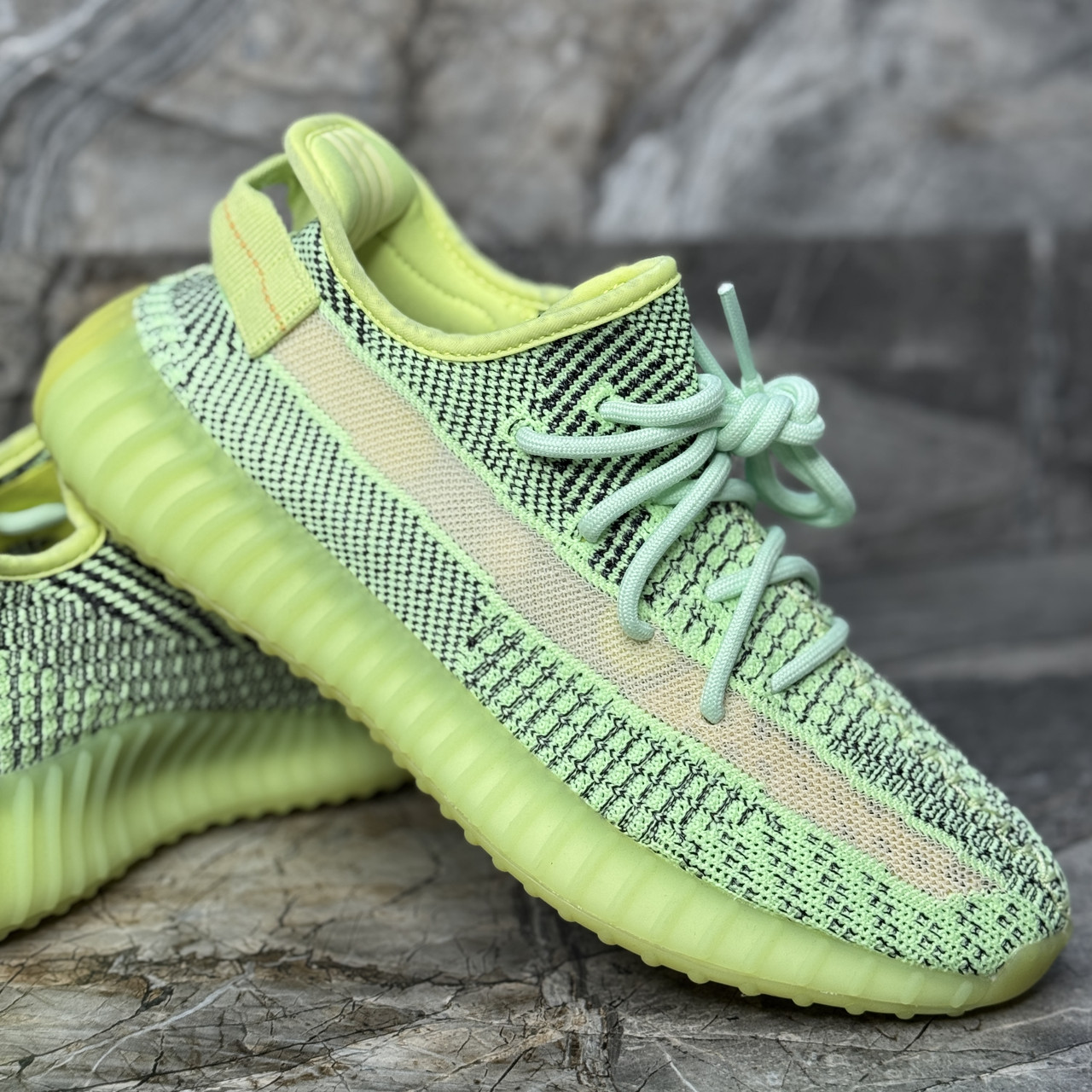 Кросівки жіночі Yeezy