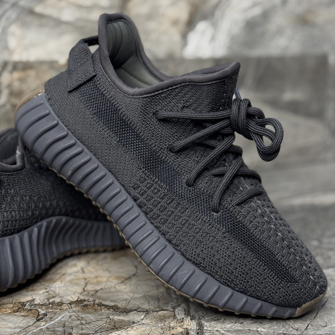 Кросівки чорні Yeezy
