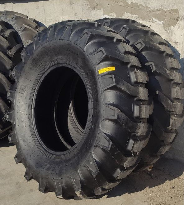 Шини 16.9-24 Alliance для екскаваторів JCB, CAT, Volvo