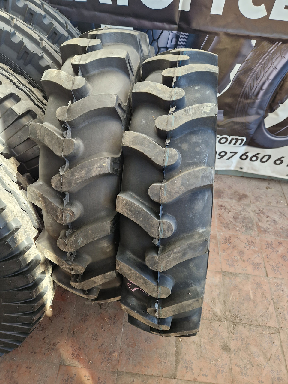 Шина 8.3-20 Marcher QZ-702 R-1 PR8 з камерою КНР