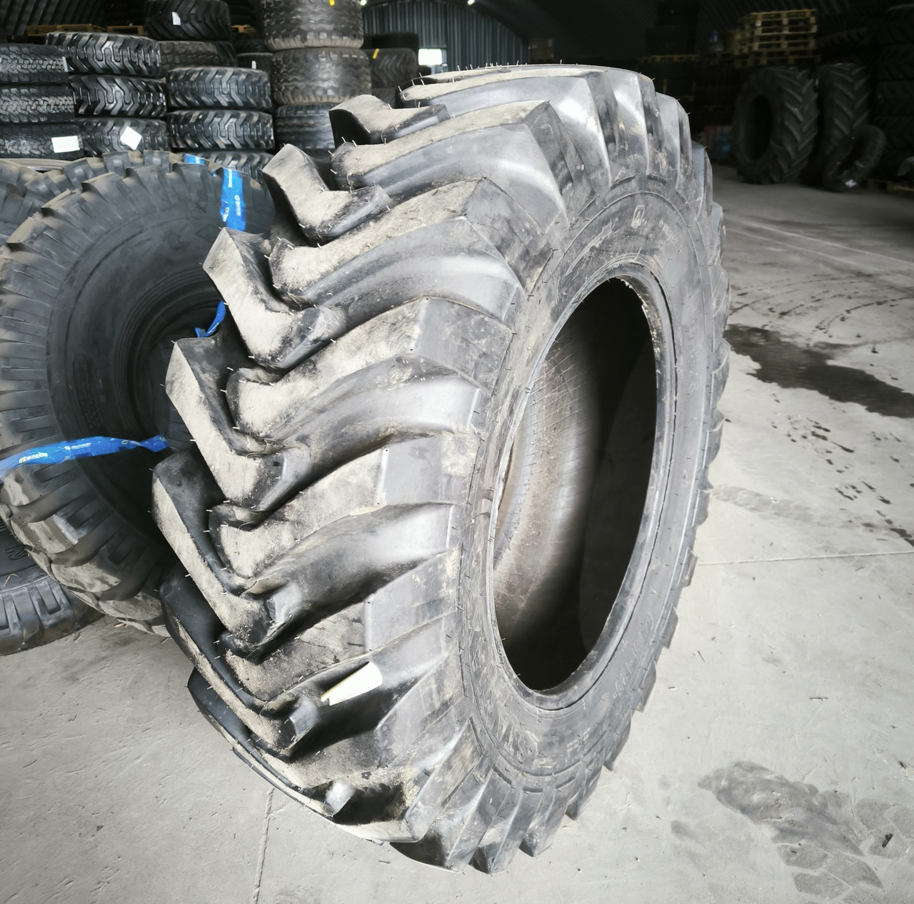 Шини 19.5L-24 (500/70-24) Starmaxx SM-I25 до телескопічних навантажувачів Manitou