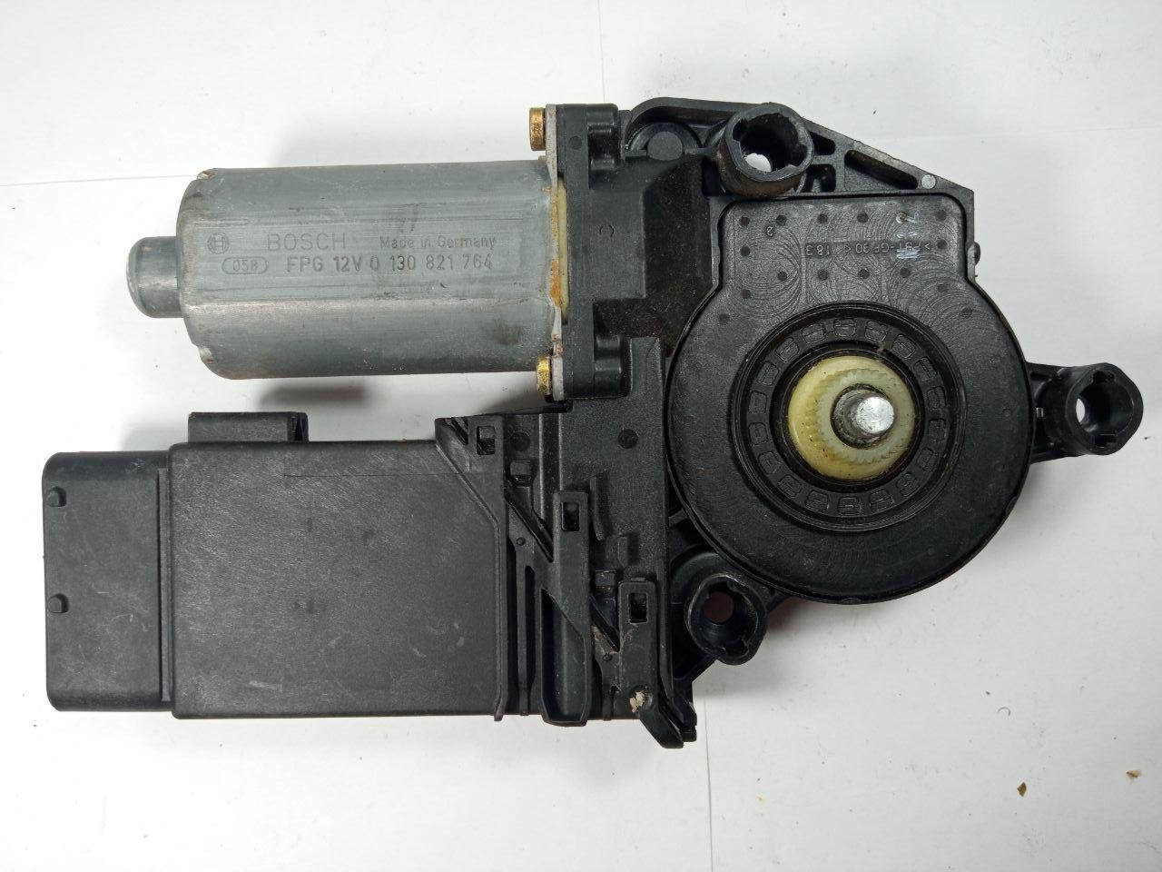 Мотор склопідйомника Bosch FRG / 0 130 821 764 / 0130821764 / 12V