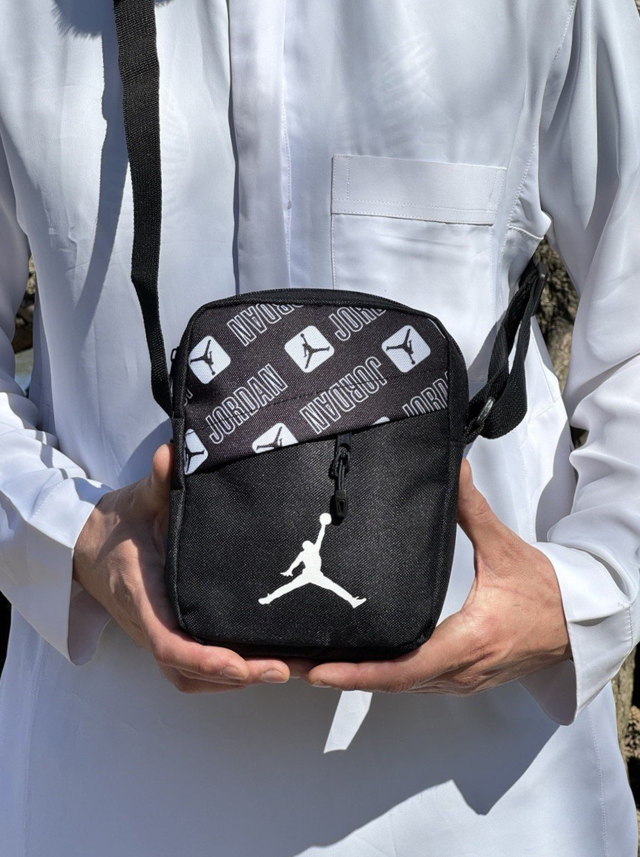 Барсетка в чорному кольорі - надійний аксесуар для міста Jordan