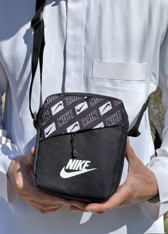 Повсякденна чоловіча сумка з кишенями та регульованим ременем Nike