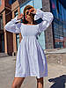Біла жіноча легка приталена сукня з льону з об'ємними пишними рукавами та відкритими плечима, фото 4