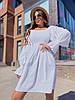 Біла жіноча легка приталена сукня з льону з об'ємними пишними рукавами та відкритими плечима, фото 3