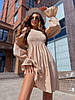 Бежева жіноча легка приталена сукня з льону з об'ємними пишними рукавами та відкритими плечима, фото 3