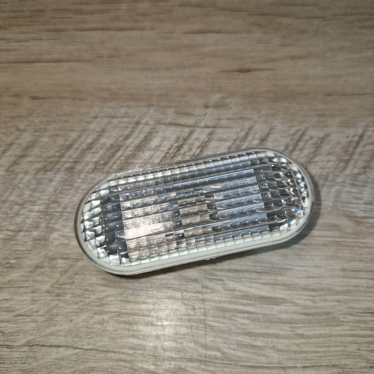 Повторювач повороту білий TYC 18-0467-11-2 FORD FIESTA