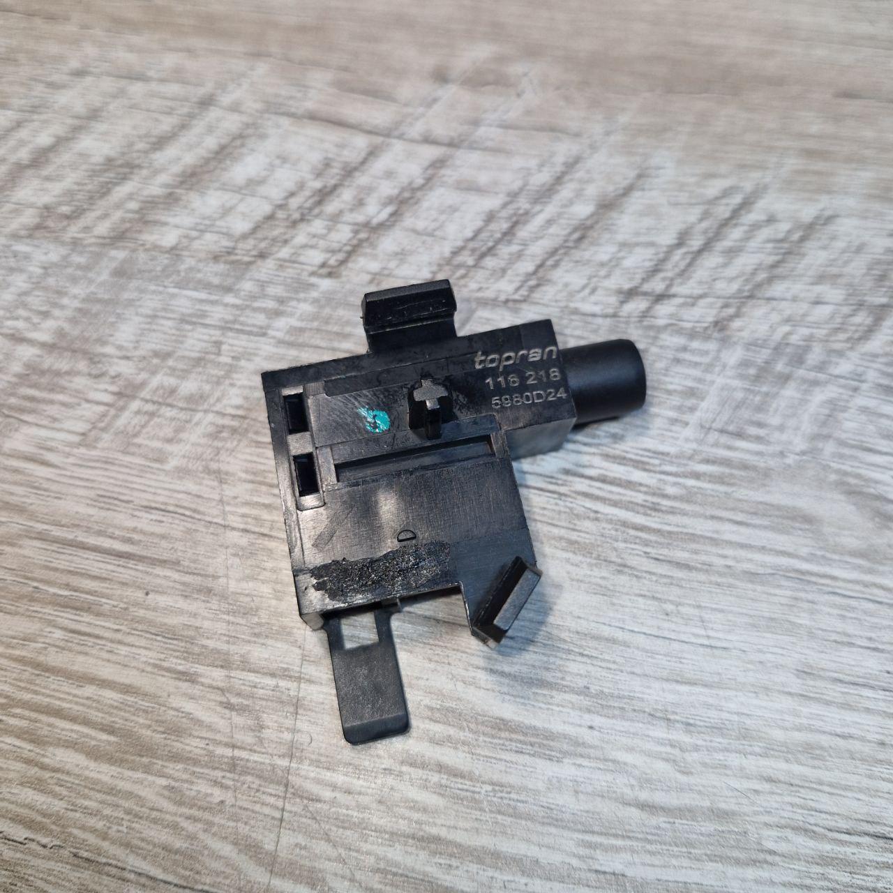 Датчик стоянкового гальма TOPRAN 116 218 VOLKSWAGEN GOLF, BORA