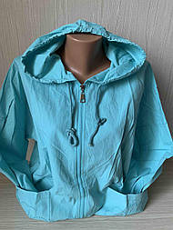 Стильна жіноча легка однотонна вітровка з капюшоном на блискавці з кишенями