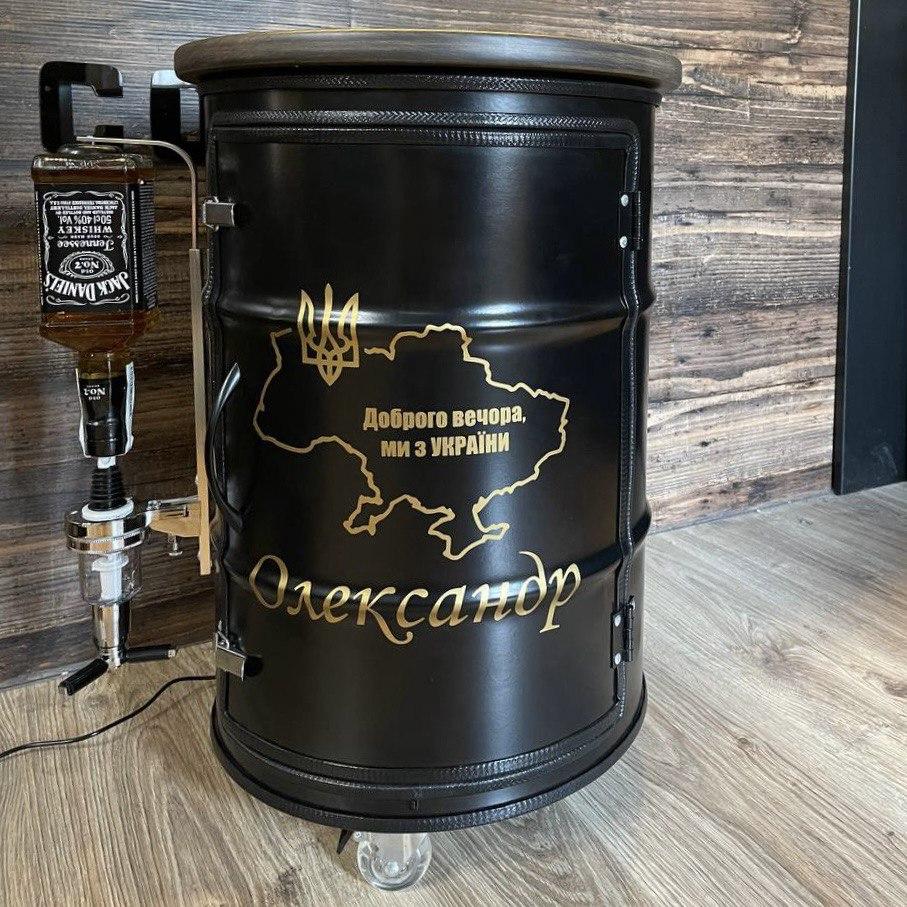 Бочка бар в чорному кольорі на коліщатках з наливатором, корпоративний подарунок
