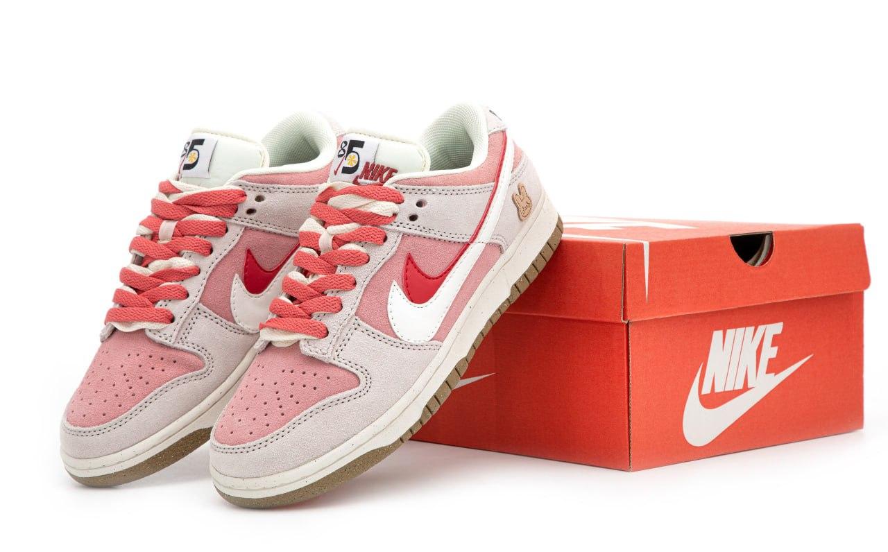 Жіночі Кросівки Nike SB Dunk Low SE 85 Double Swoosh Pink Rabbit