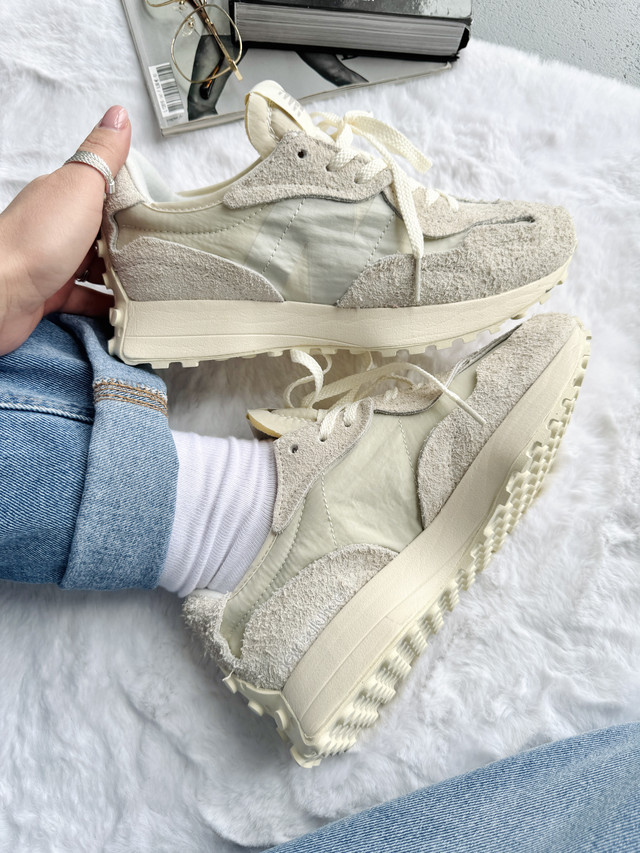New Balance 327 Casual Beige