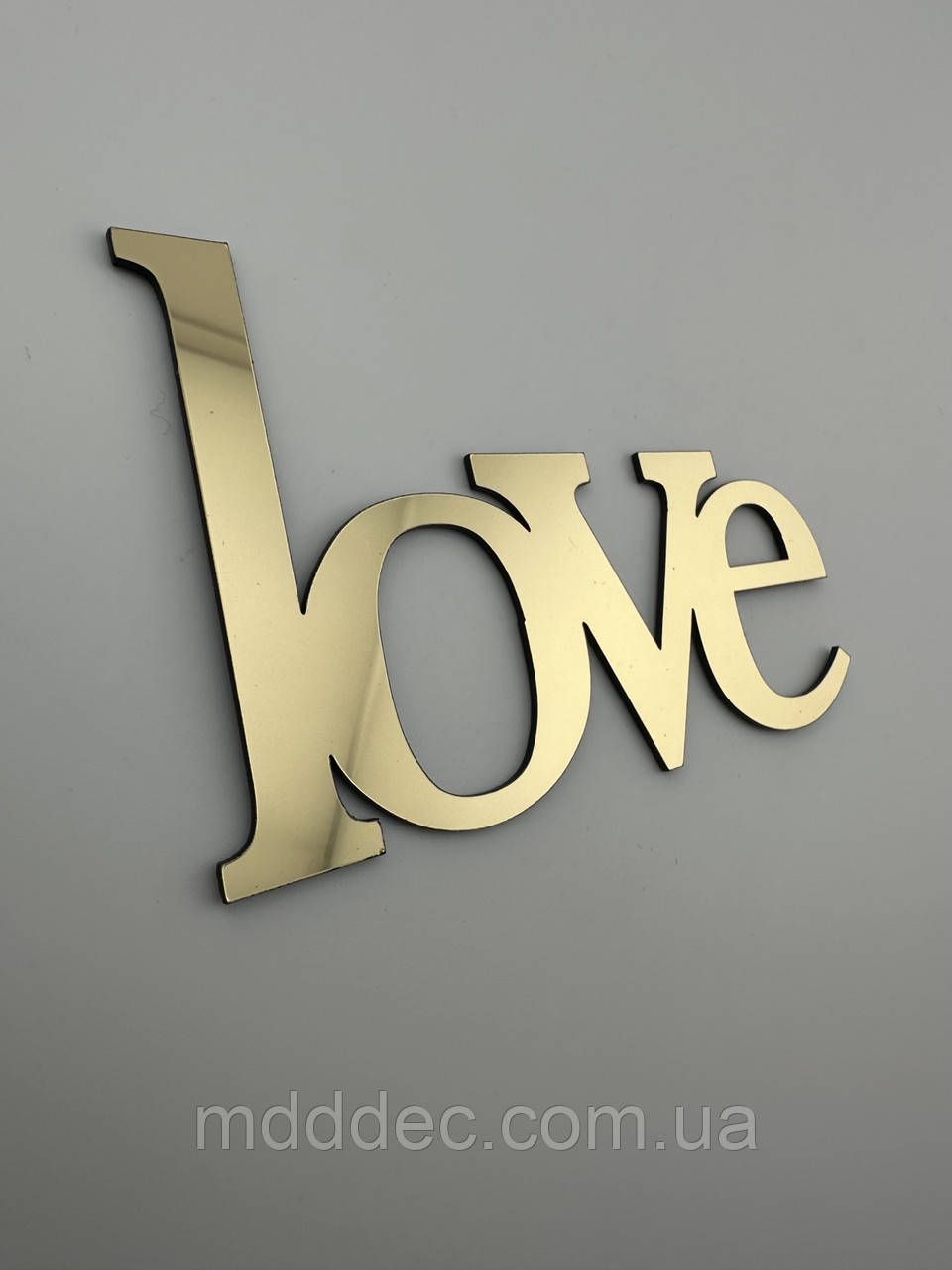 Топпер золотий Love дзеркальний - акрилова торцева напис з графічним шрифтом, стильна табличка на бік торта