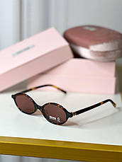 Жіночі леопардові круглі сонцезахисні окуляри Miu Miu MU 04ZS 19P2Z1 із золотим логотипом Міу Міу, фото 3