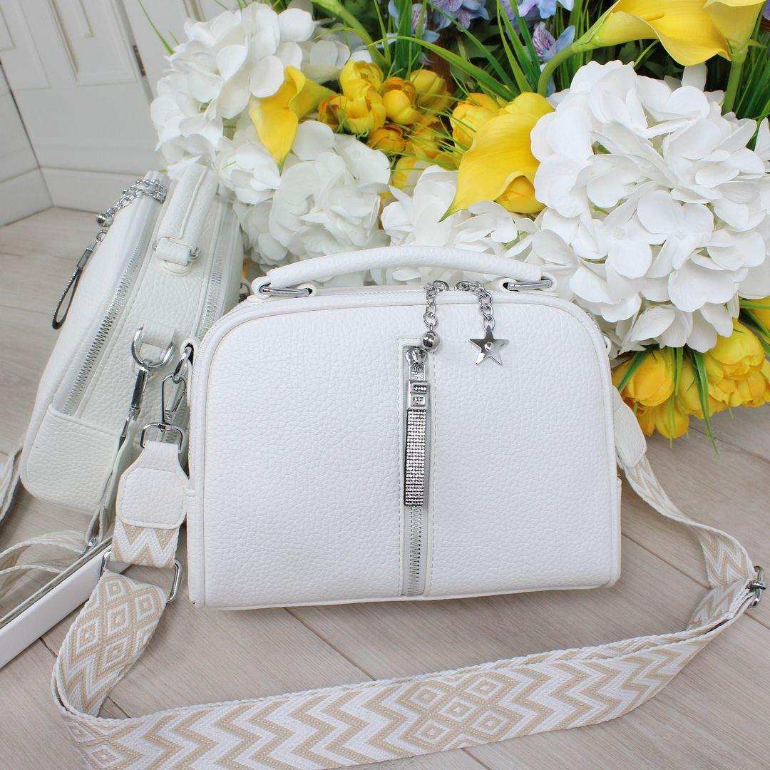 Жіноча сумка валізка на широкому ремені красива бІла екошкіра