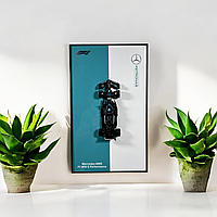 Модель Bburago F1 з АРТ Рамкою 50x30 Mercedes-AMG PETRONAS W14 E 2023 #63 George Russell 1/24