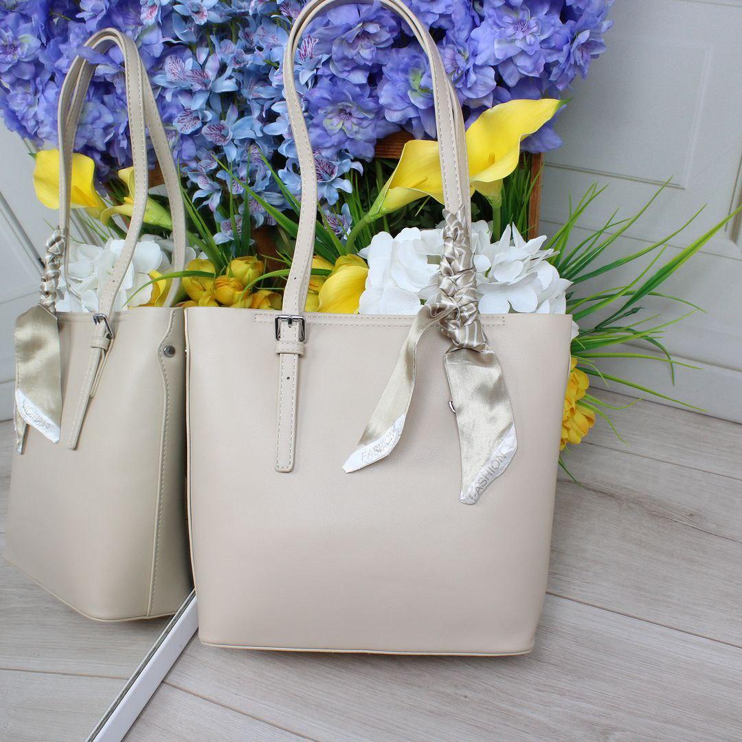 Невелика жіноча сумка з хусткою класична жіноча бежева екошкіра