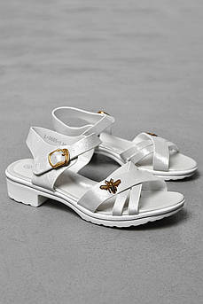 Босоніжки для дівчинки світло-сірого кольору 200139M