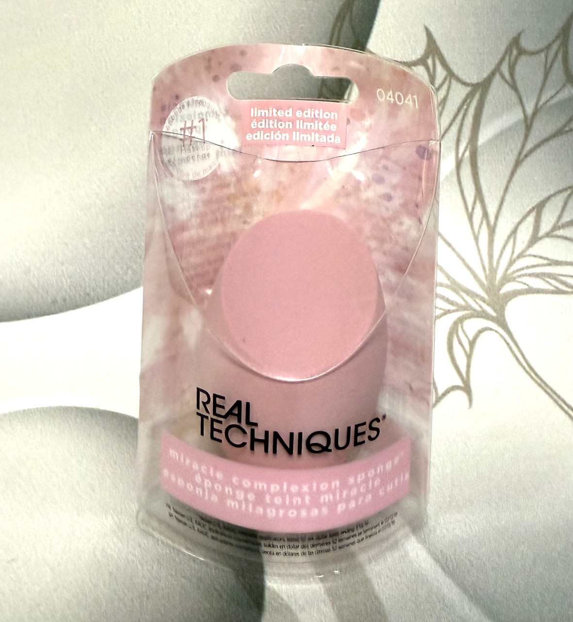 Лімітований рожевий спонж для макіяжу Real Techniques