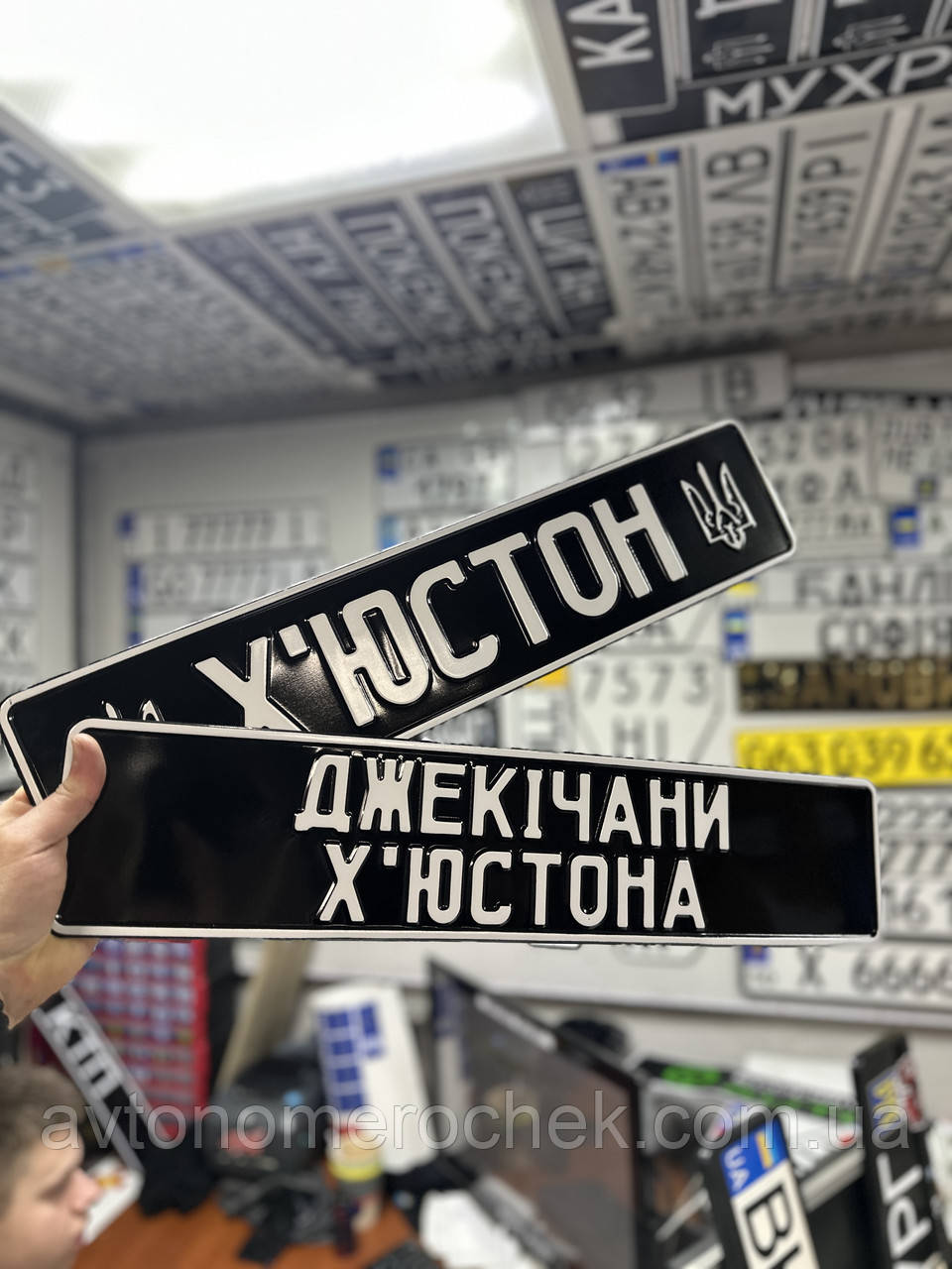 Сувенірний номер "ЗСУ" білий фон,зелений шрифт , з емблемами,1 шт, фото 1