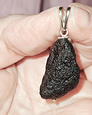 Тектить кулони та підвіски