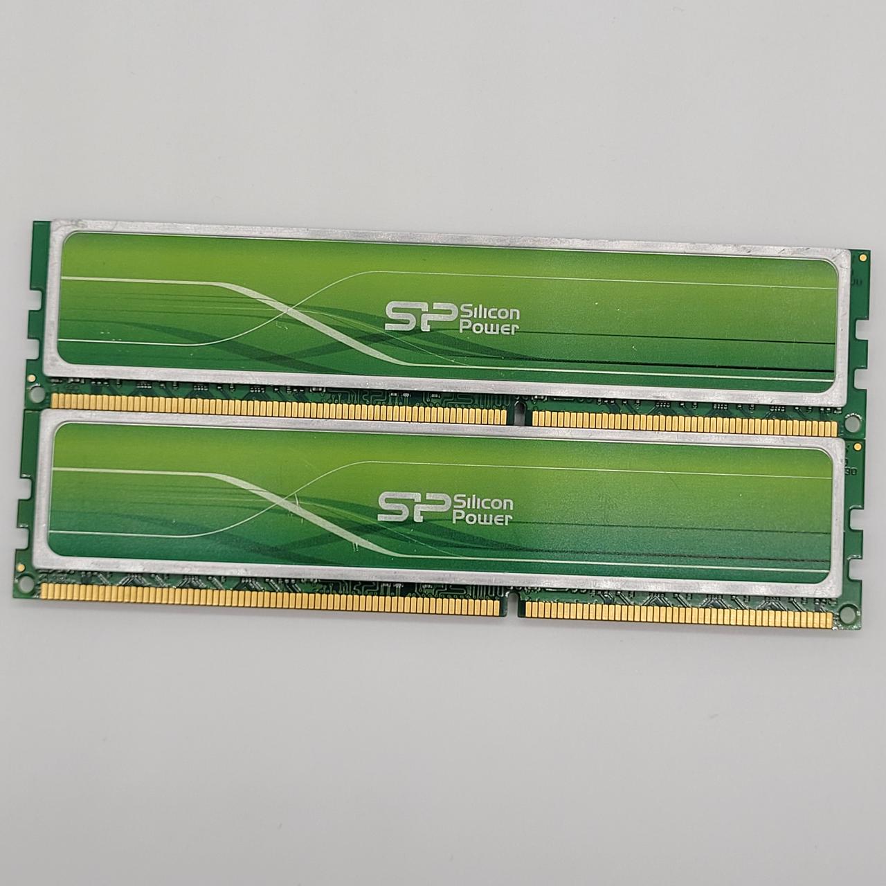 Пара оперативної пам'яті Silicon Power DDR3 16Gb (2x8Gb) 1600MHz PC3-12800U 2R8 CL11 (SP008GBLTU160NS1) Б/В