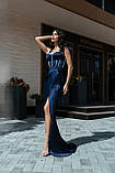Жіночий вечірній атласний костюм з корсетом з камінням та спідницею максі, фото 7