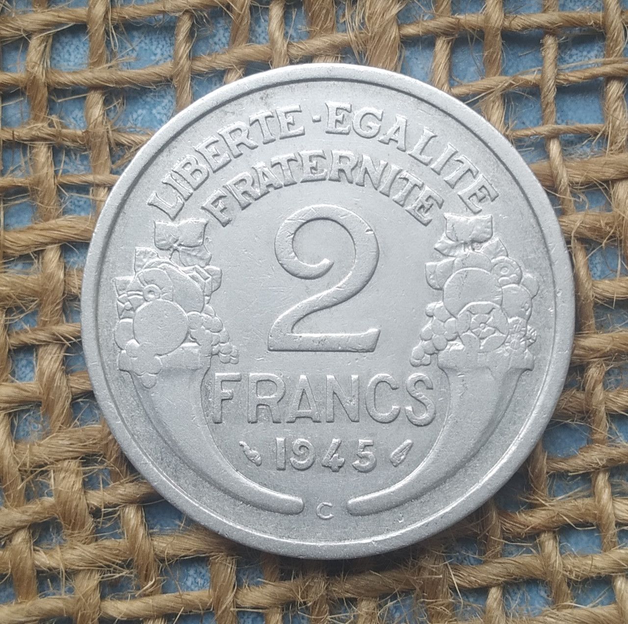 2 франка 1945 года. (С) Францiя