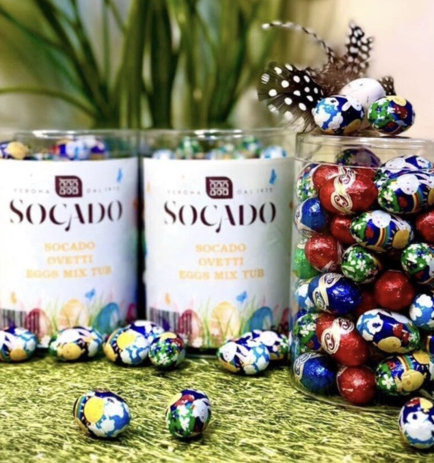 Цукерки Сокадо Яйця Праліне із Молочного та Чорного Шоколаду Socado Ovetti Eggs Mix Tub 500 г Італія