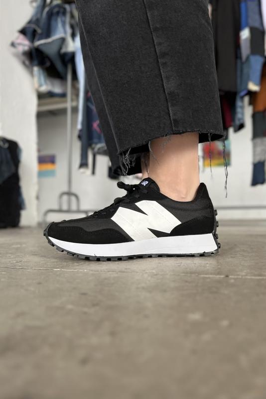 Жіночі Кросівки New Balance 327 чорні
