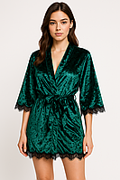 Жіночий велюровий домашній халат зелений з мереживом на запах з поясом