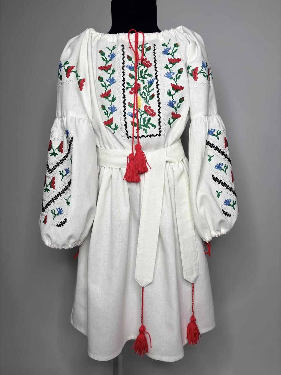 Вишиванка дівоча "Польові квіти" з білого домотканого полотна